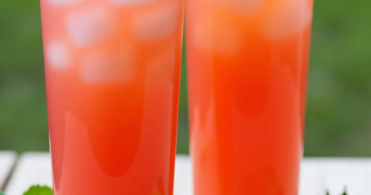 Sip into Summer with Our Refreshingly Sweet-Tart Strawberry Lemonade Recipe